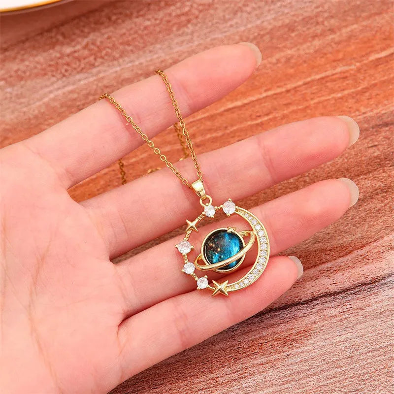 Collier de Luxe avec Pendentif Planète Lune en Zircon