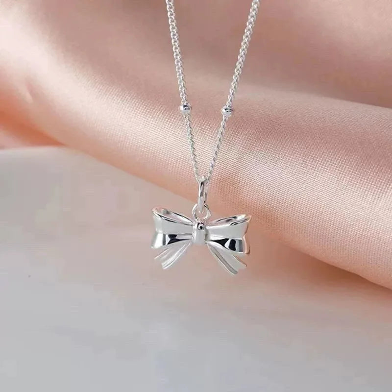 Collier avec Pendentif Cerise en Or Rouge