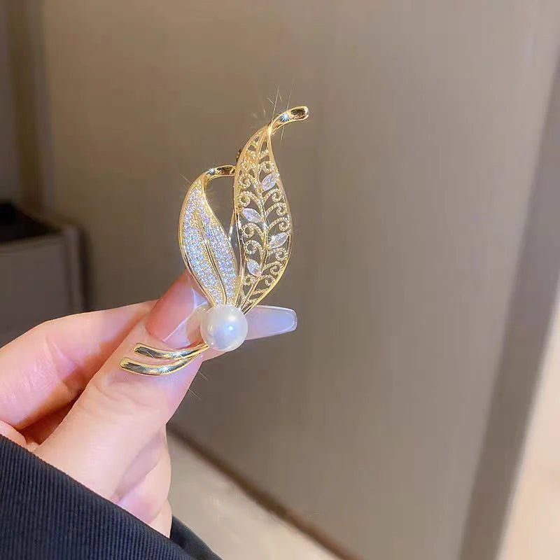 Broche de Luxe en Cristal et Perles Flocon de Neige