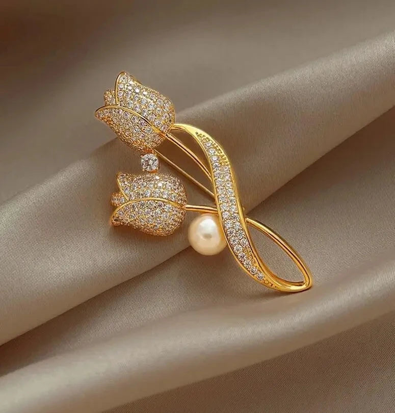Broche de Luxe en Cristal et Perles Flocon de Neige