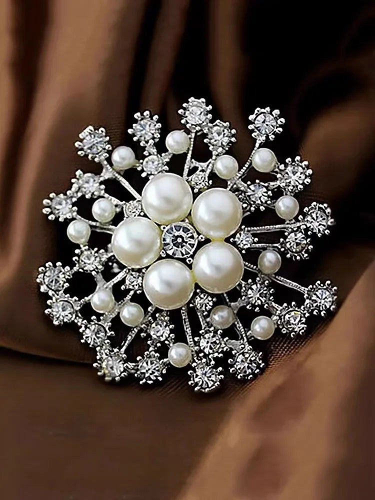 Broche de Luxe en Cristal et Perles Flocon de Neige
