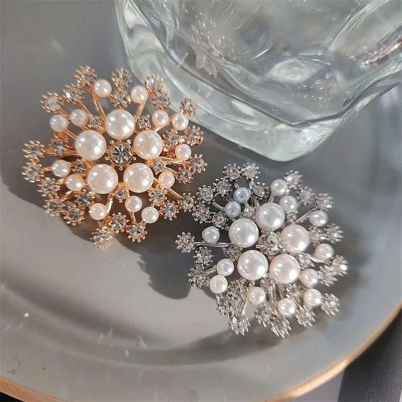 Broche de Luxe en Cristal et Perles Flocon de Neige