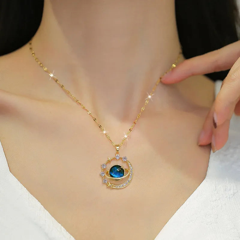 Collier de Luxe avec Pendentif Planète Lune en Zircon