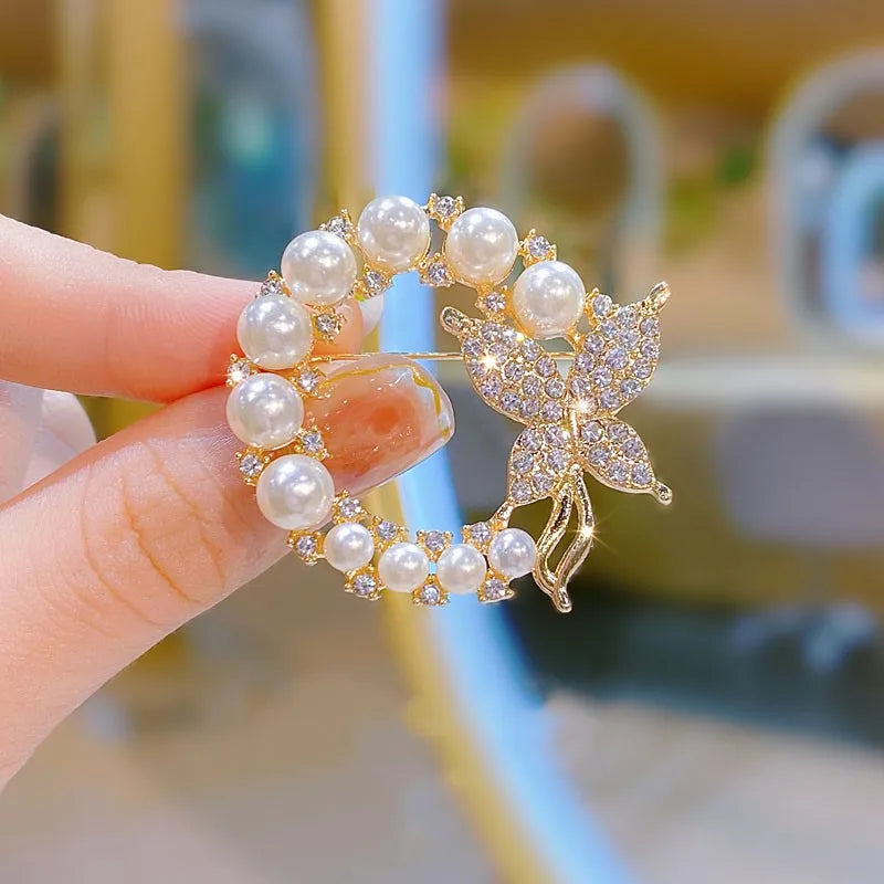 Broche de Luxe en Cristal et Perles Flocon de Neige