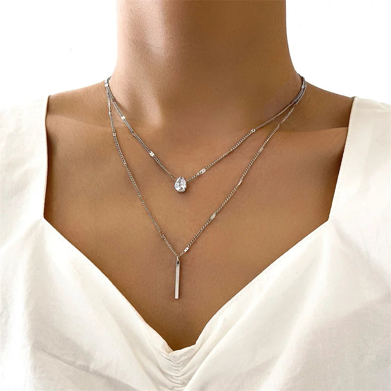 Ensemble de Colliers à Pendentifs en Cristal Zircon