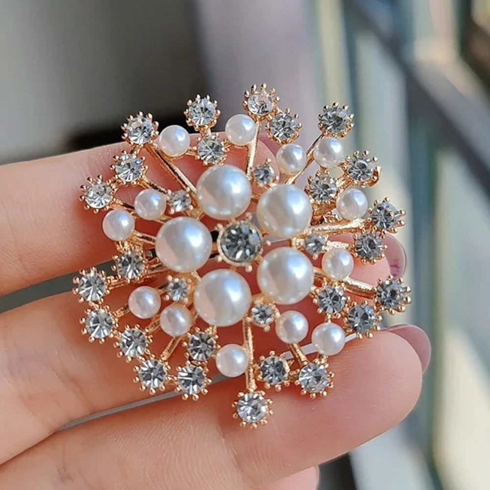 Broche de Luxe en Cristal et Perles Flocon de Neige