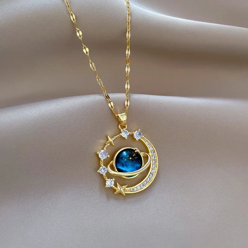 Collier de Luxe avec Pendentif Planète Lune en Zircon