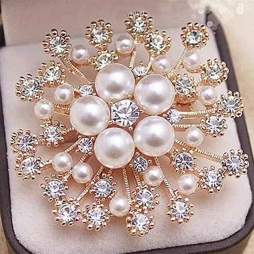Broche de Luxe en Cristal et Perles Flocon de Neige