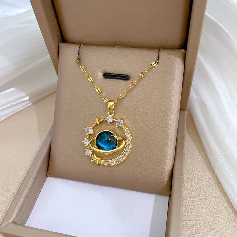 Collier de Luxe avec Pendentif Planète Lune en Zircon