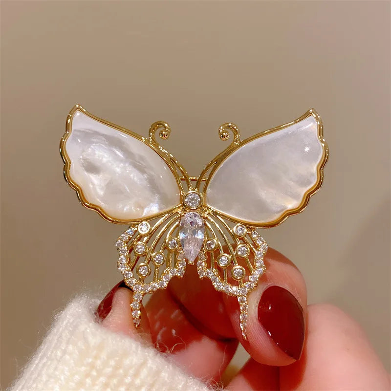 Broche de Luxe en Cristal et Perles Flocon de Neige