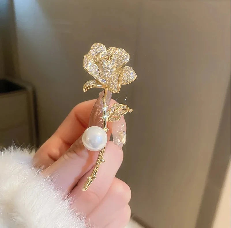 Broche de Luxe en Cristal et Perles Flocon de Neige
