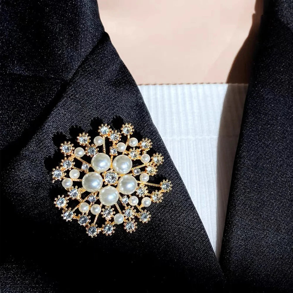 Broche de Luxe en Cristal et Perles Flocon de Neige